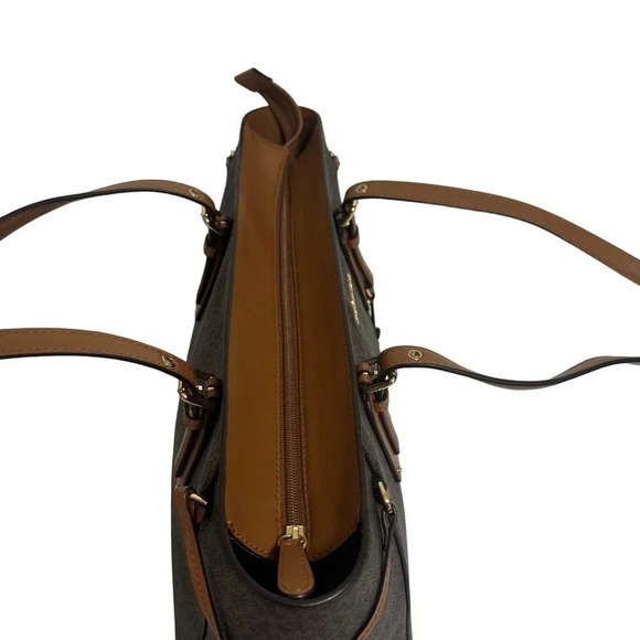 Michael Kors NWOT Voyager Medium Brown Tote Pocketbook Bag Logo Gold - Picture 5 of 12